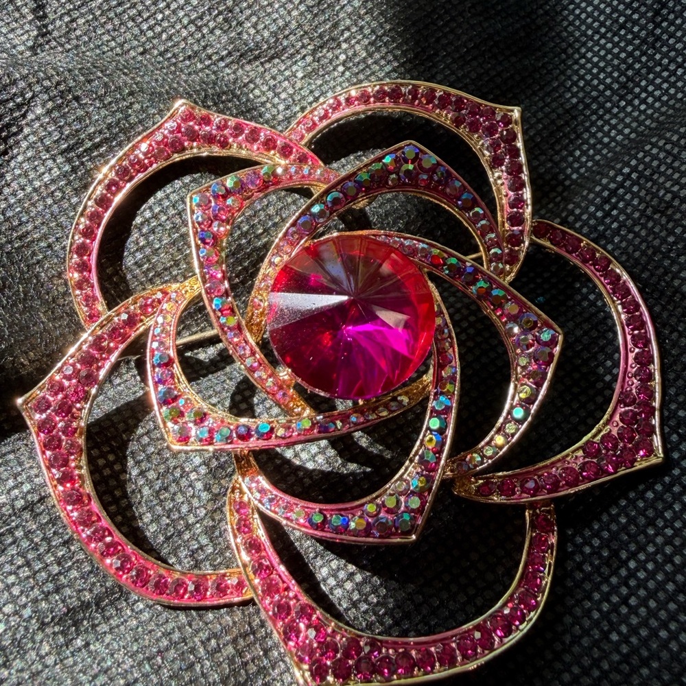 Pink Crystal Flower Brooch - Elegant Women's Jewelry